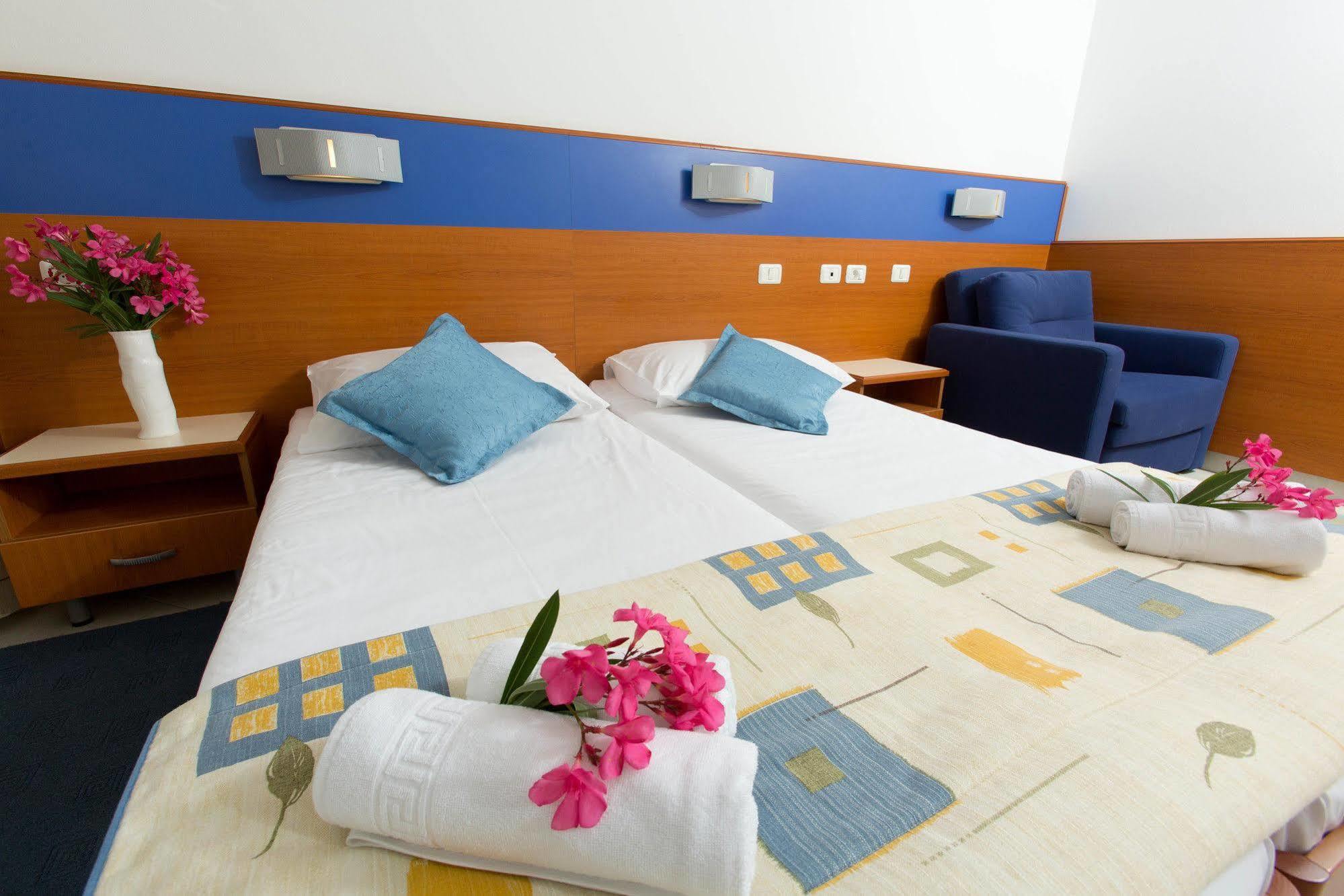 Bor Annex Hotel Ankaran Bagian luar foto